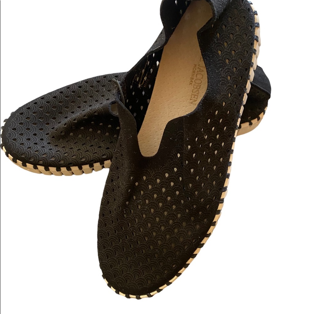 Isle Jacobsen tulip perforated slip on sneaker